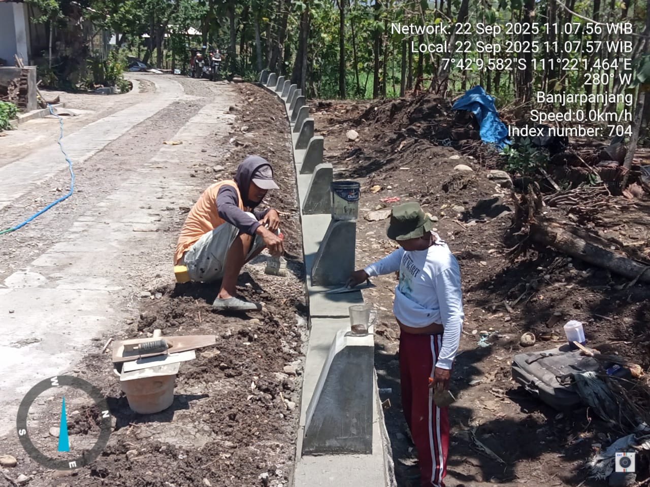 PEMBANGUNAN TALUD PENAHAN JALAN RT 04 RW 01 DESA BANJARPANJANG