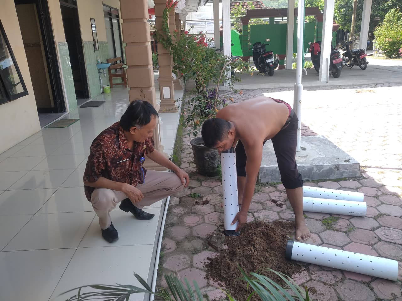 PEMBUATAN BIOPORI